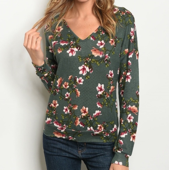 💖Soft Gray & Pink Floral V-neck Top - Picture 3 of 3